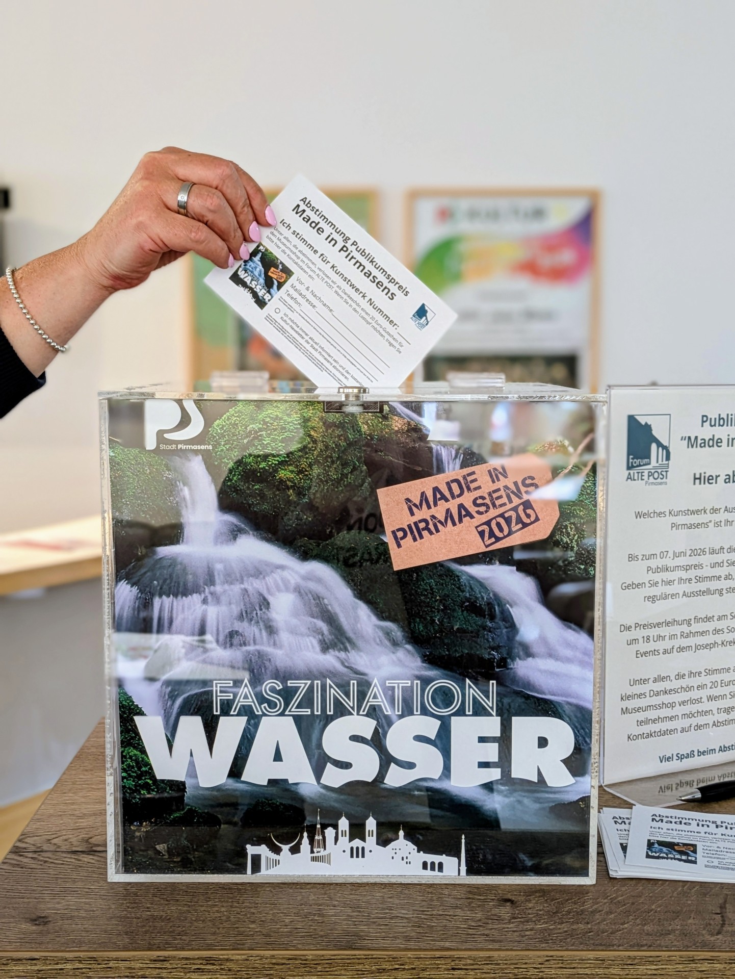 Abstimmungsbox zum Publikumspreis bei "Made in Pirmasens" Abstimmungsbox zum Publikumspreis bei "Made in Pirmasens"