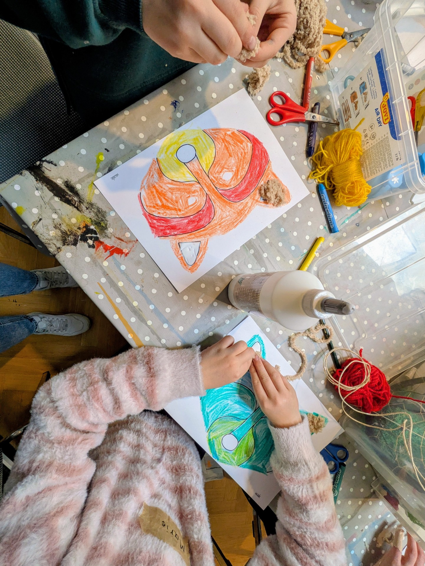 Basteln beim Kreativen Ferientag Basteln beim Kreativen Ferientag