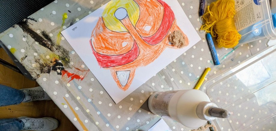 Basteln beim Kreativen Ferientag Basteln beim Kreativen Ferientag