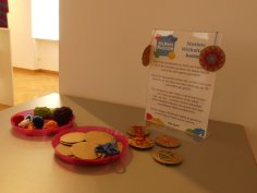 MitMachStation in der Ausstellung "KUNST-STOFF"