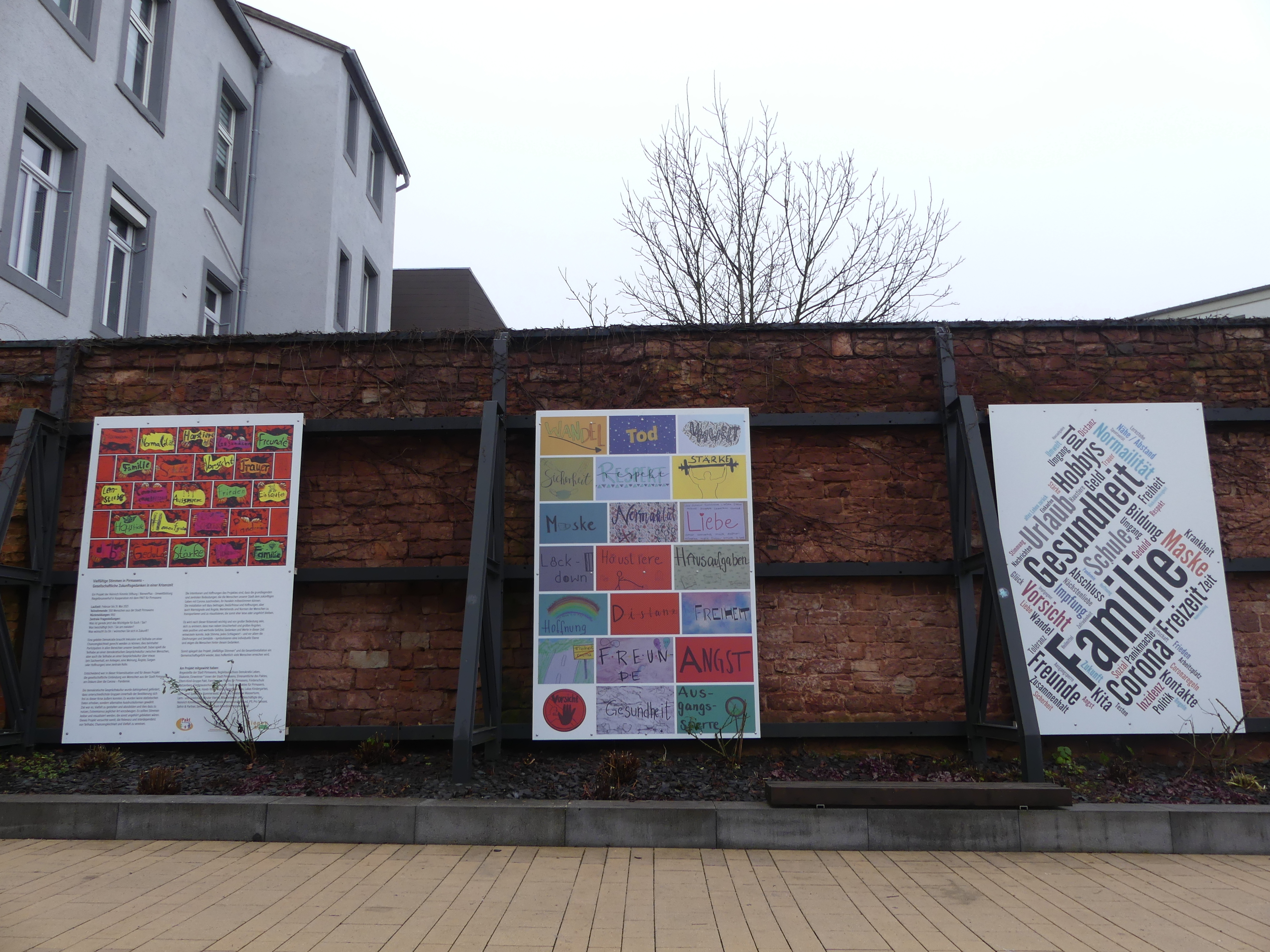 Ausstellung zum Projekt "Vielfältige Stimmen" Ausstellung zum Projekt "Vielfältige Stimmen"