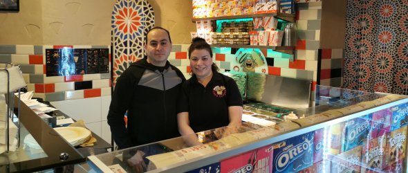 Atef Sobh Tawfik Habib und Asnat Kamel Makhael in ihrem Crêpes-Lokal