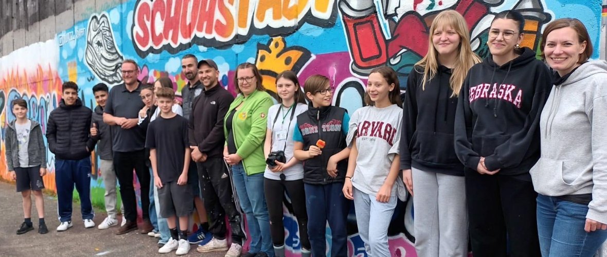 Die Gruppe beim Graffiti-Workshop Die Gruppe beim Graffiti-Workshop