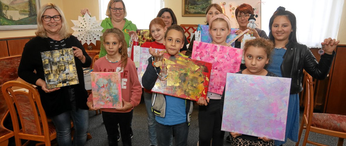 Kinder und Betreuer bei den Kreativtagen im TVP Kinder und Betreuer bei den Kreativtagen im TVP