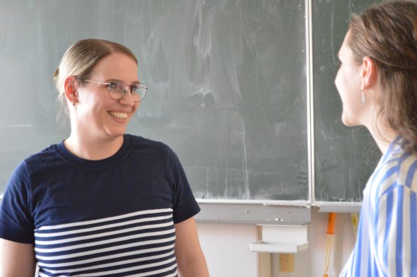 Katharina Meder (links) im Gespräch mit Schlagzeilen-Reporterin Hannah Diehl Katharina Meder (links) im Gespräch mit Schlagzeilen-Reporterin Hannah Diehl