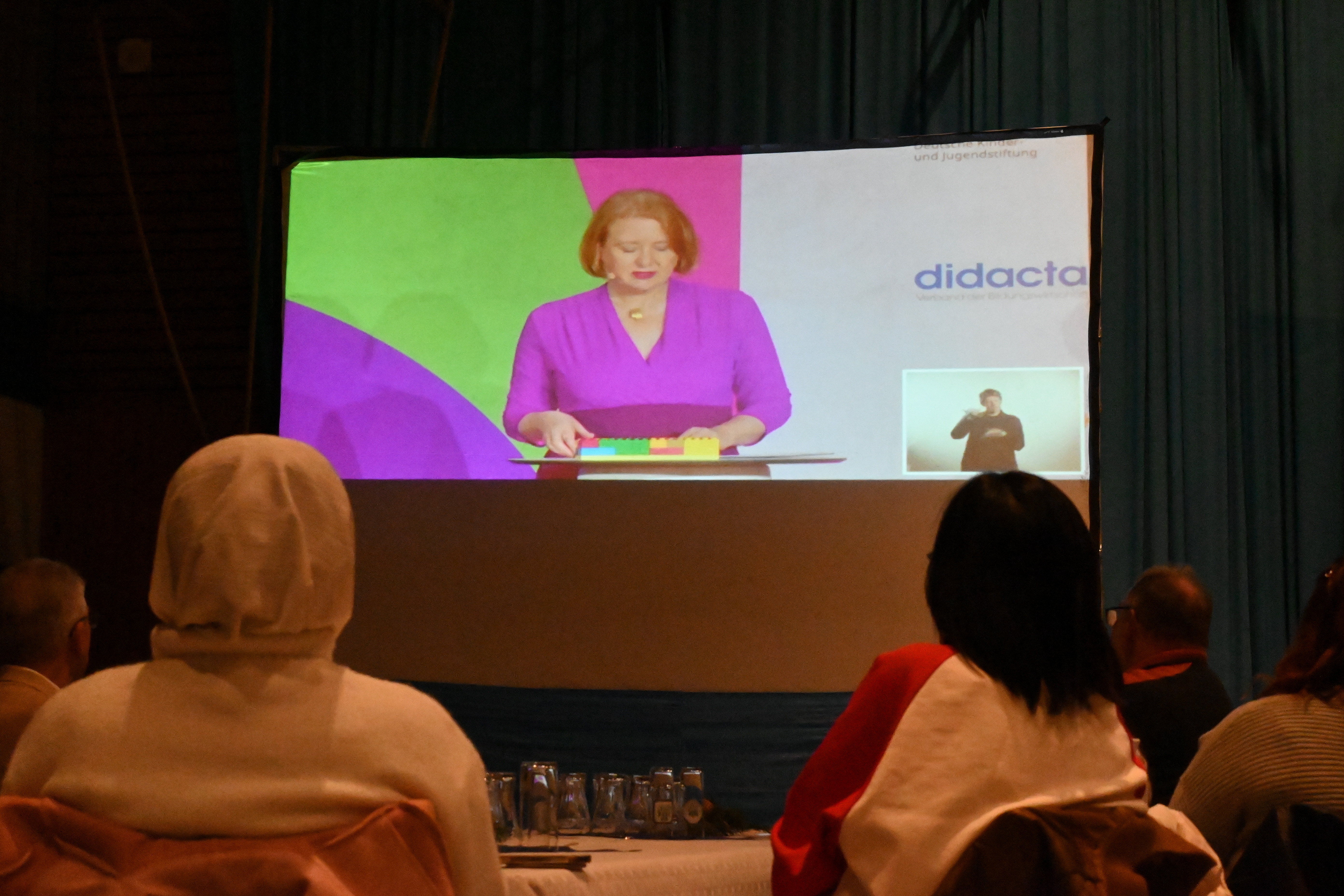 Blick auf den Live-Stream der Verleihung des Kita-Preises Blick auf den Live-Stream der Verleihung des Kita-Preises
