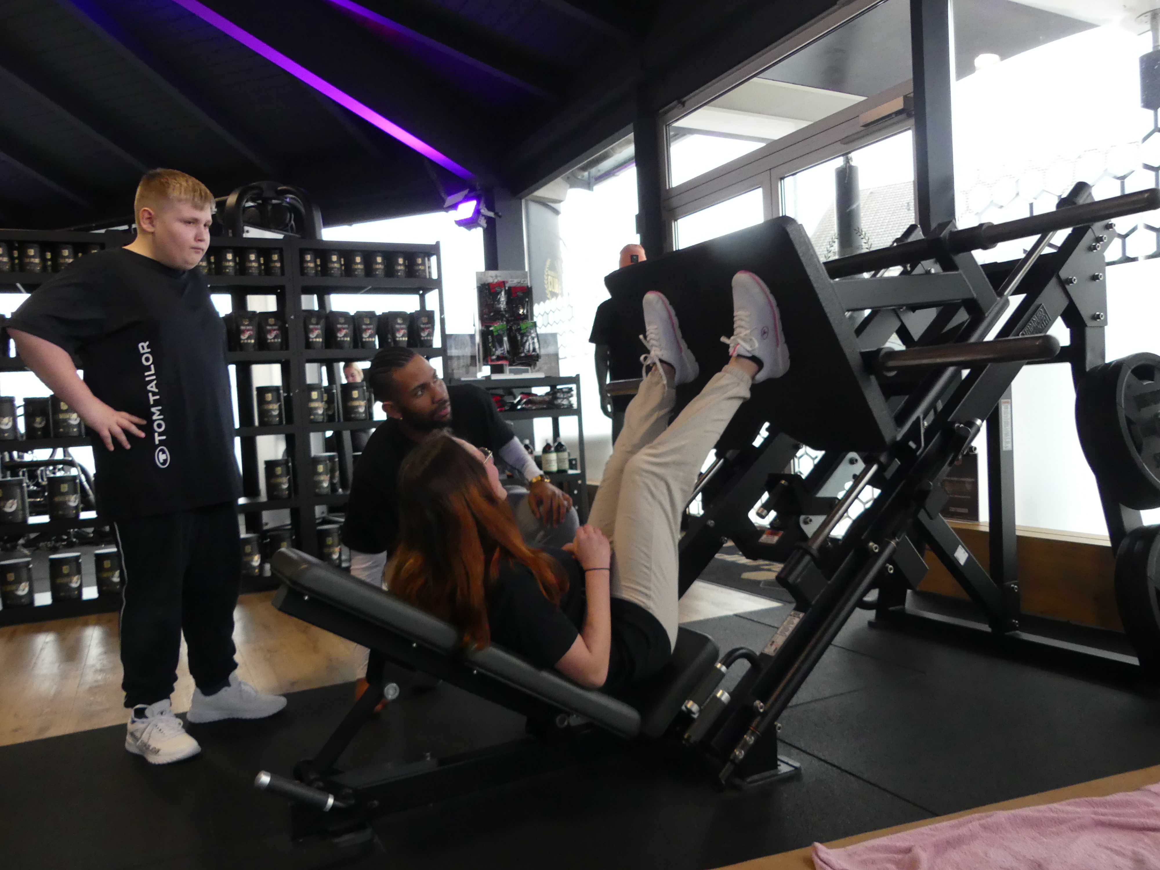 Beim Training der "For Bros" im Fitnessstudio Beim Training der "For Bros" im Fitnessstudio