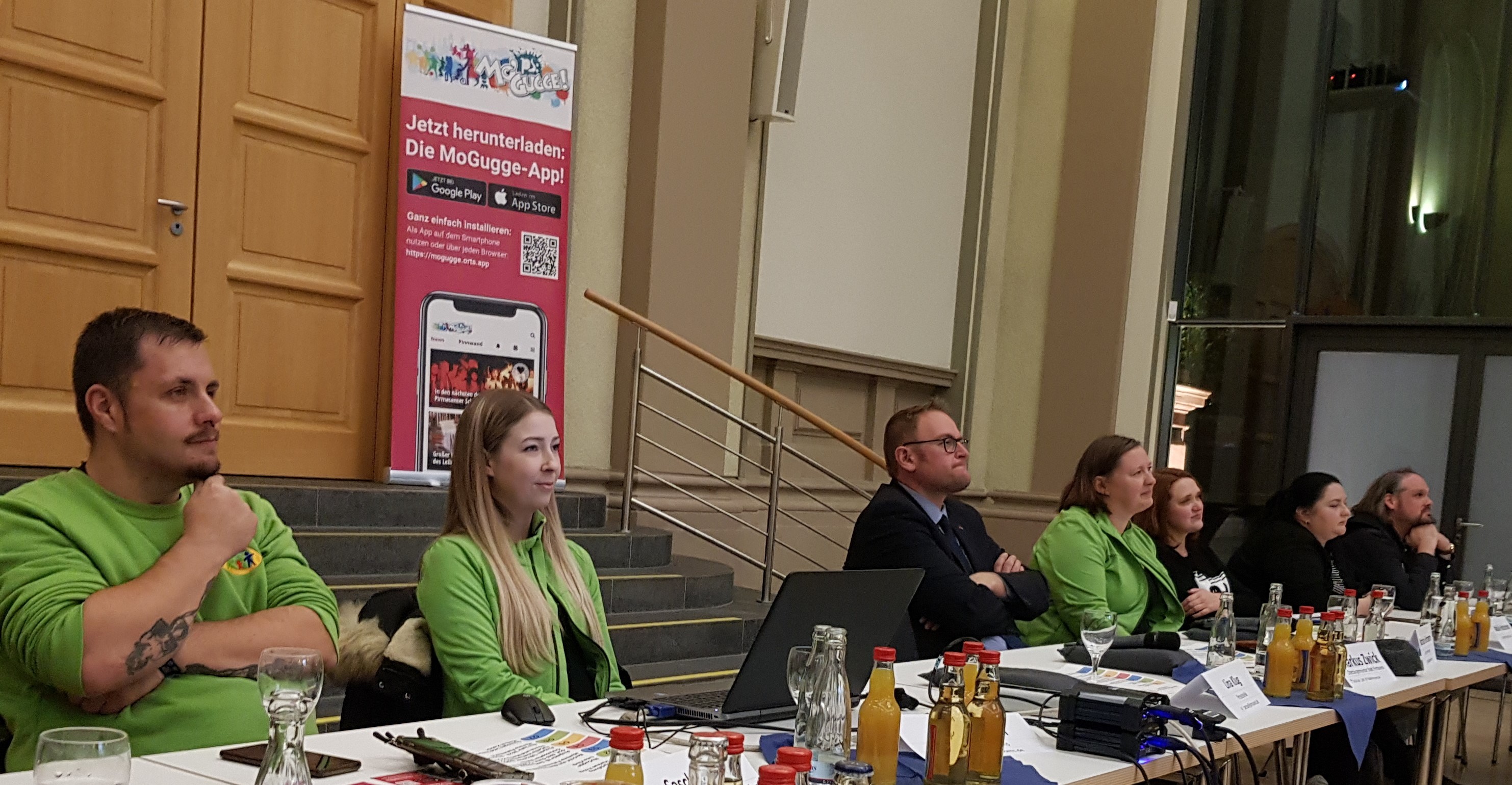 Pakt-Koordinatorin Martina Fuhrmann (Mitte) neben Oberbürgermeister Markus Zwick (links daneben) Pakt-Koordinatorin Martina Fuhrmann (Mitte) neben Oberbürgermeister Markus Zwick (links daneben)