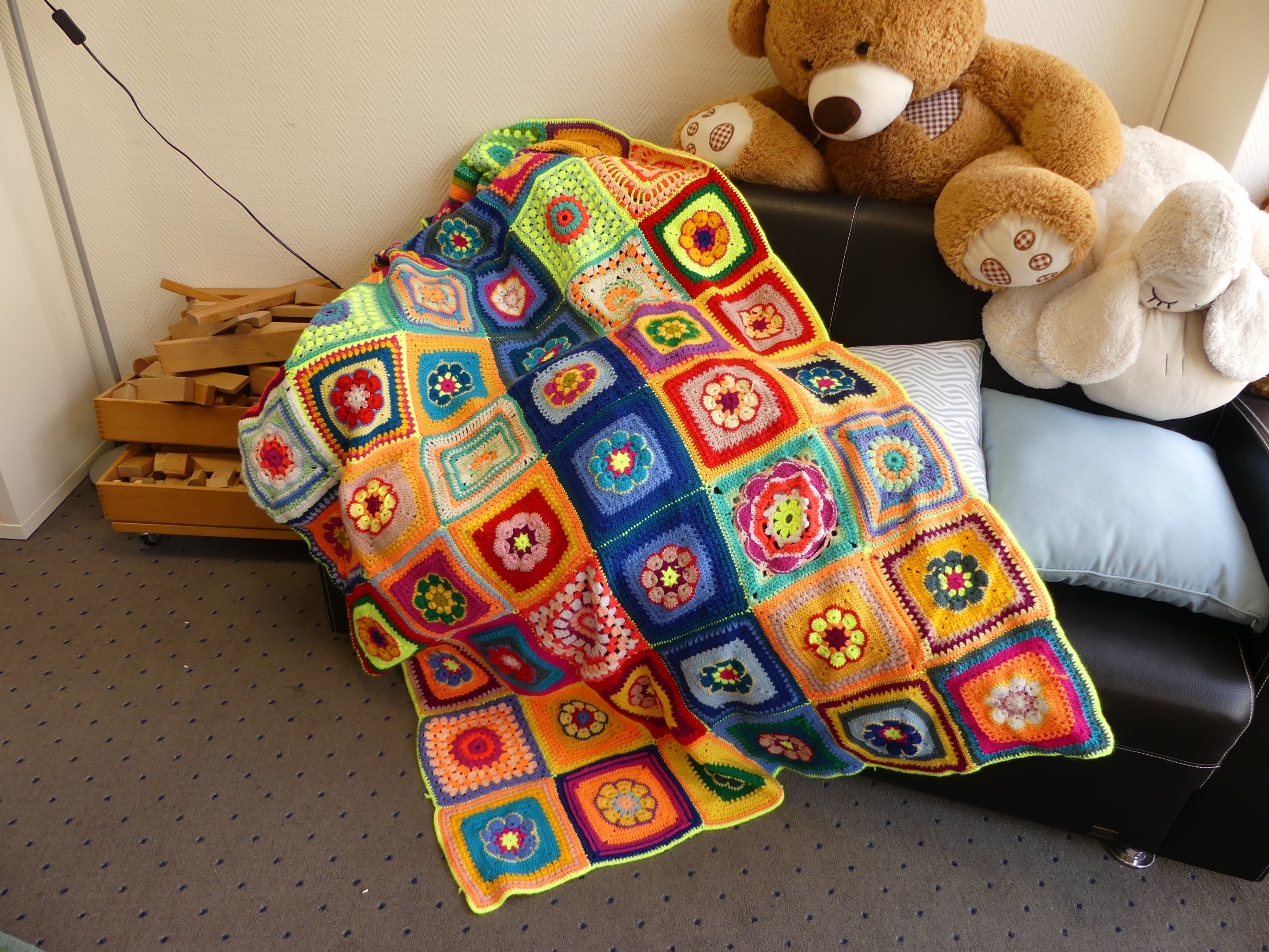Gehäkelte Decke des Strickkreises Gehäkelte Decke des Strickkreises