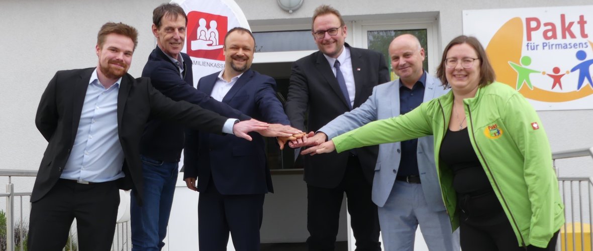 Kooperationspartner bei der Sprechstunde "Familienleistungen" Kooperationspartner bei der Sprechstunde "Familienleistungen" vor dem Pakt für Pirmasens-Büro