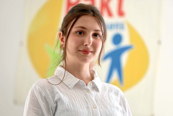 Schlagzeilen-Reporterin Maryam Turpalova Schlagzeilen-Reporterin Maryam Turpalova