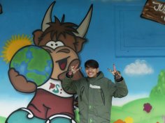 Samet mit dem gesprayten Pilou