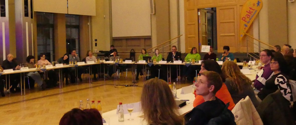 Beim Runden Tisch des Pakts für Pirmasens stellt das Atelier Kunschd'Raum sein Projekt vor