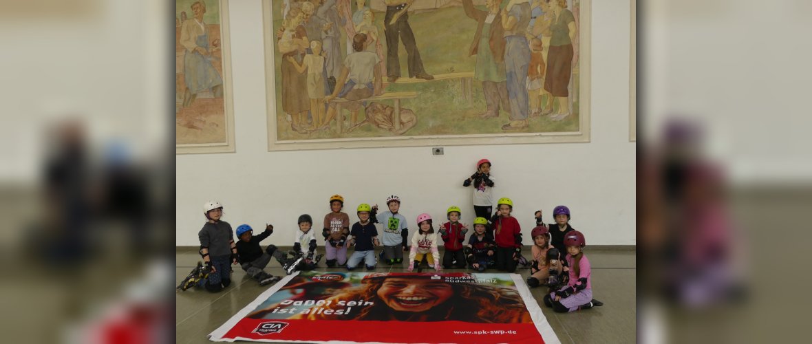 Die Klasse bei Skate@School in der Grundschule Husterhöhe