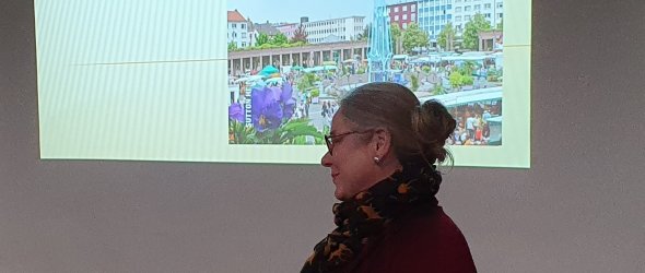 Heike Wittmer trifft den Geschmack der Besucher mit dem Themenbereich "Pirmasens - einst und heute". Heike Wittmer trifft den Geschmack der Besucher mit dem Themenbereich "Pirmasens - einst und heute".