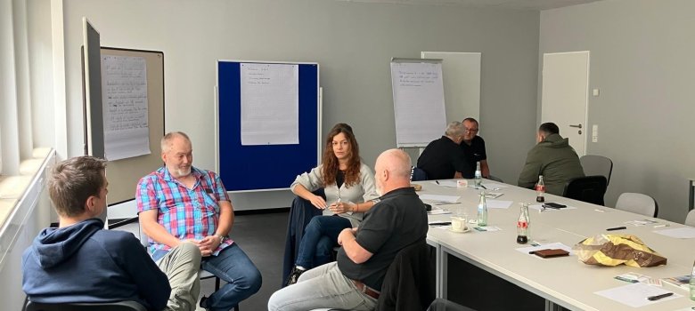 Gesprächsführung Mitarbeiter während Gruppenarbeit