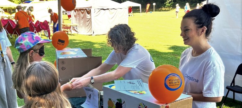 Fühlen, riechen, schmecken - Eine Schulung für die Sinne Angebot RAK Suchtprävention Pirmasens bei dem Spielfest am Eisweiher 2025