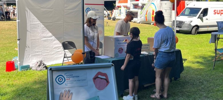 Fühlen, riechen, schmecken - Eine Schulung für die Sinne Angebot Spielfest am Eisweiher - RAK Suchtprävention Pirmasens