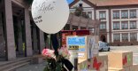 21. Juli - Temporäre Gedenkstätte Liebevoll gestalteter Karton