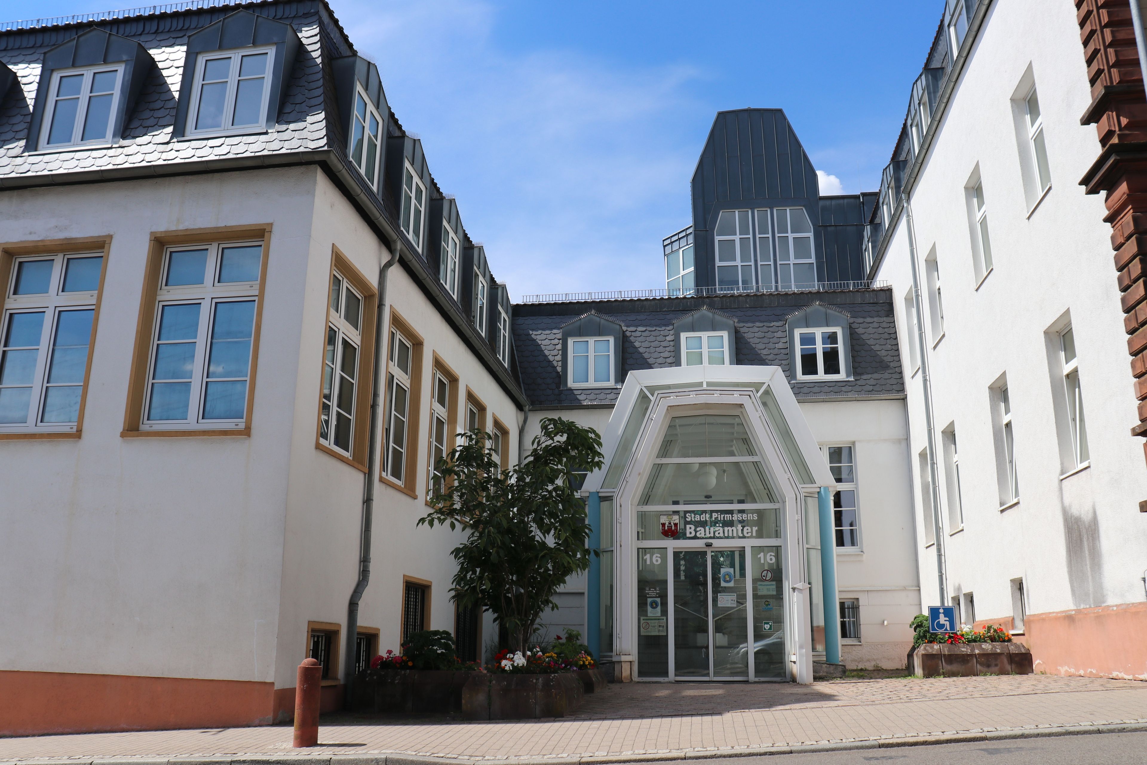 Bauämter Pirmasens Haupteingang Teichstraße Bauämter Pirmasens Haupteingang in der Teichstraße