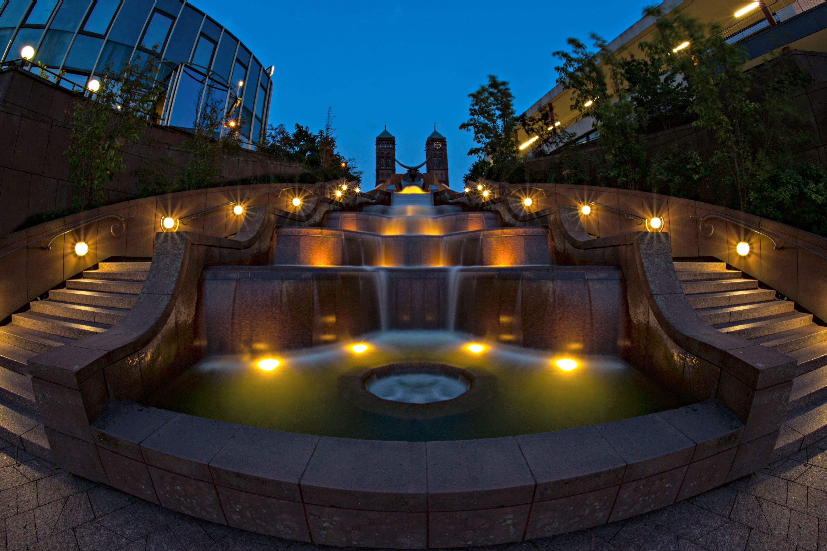 Schloßbrunnen Pirmasens bei Dämmerung Schloßbrunnen Pirmasens bei Dämmerung