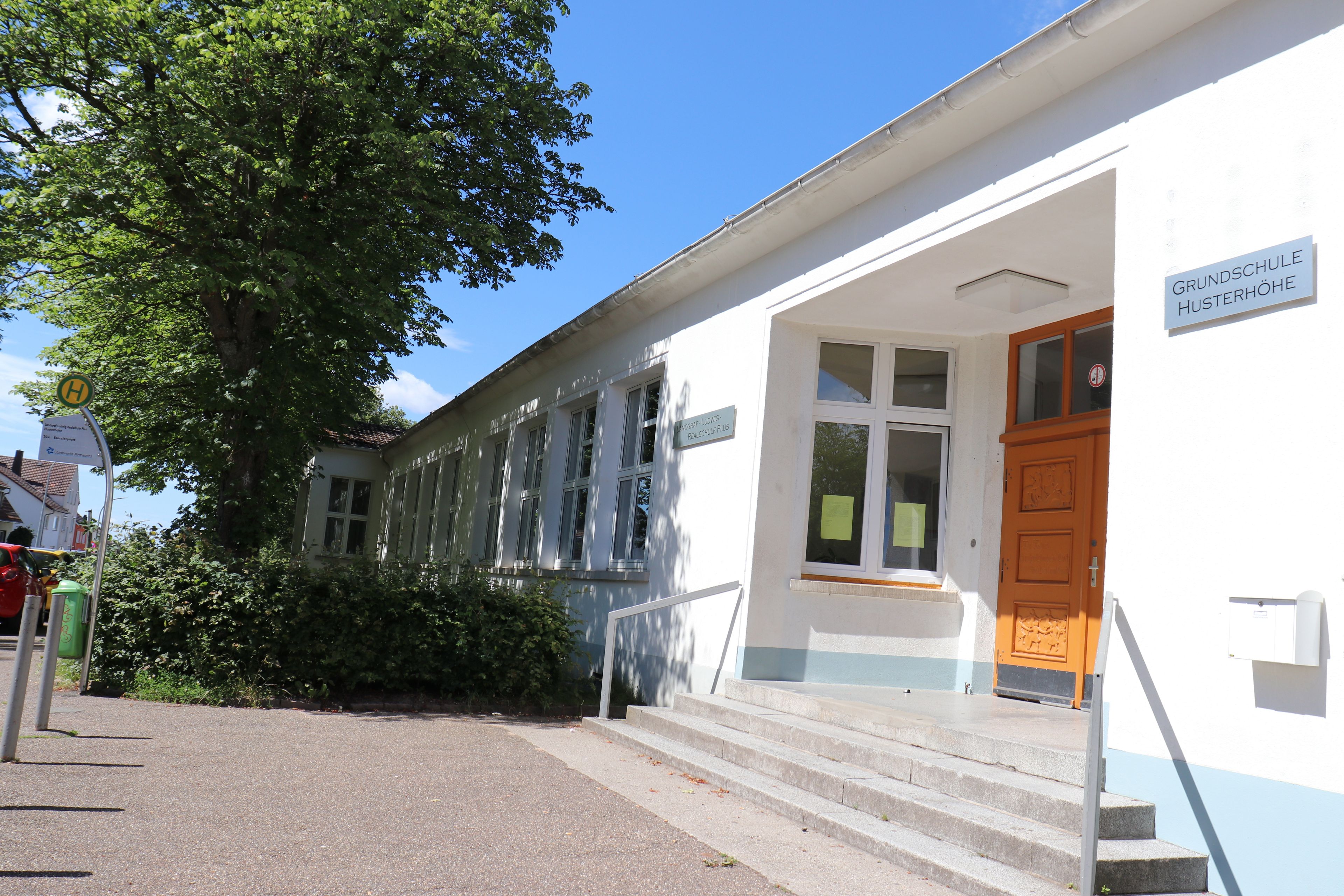 Grundschule Husterhöhe Grundschule Husterhöhe Haupteingang Außenansicht