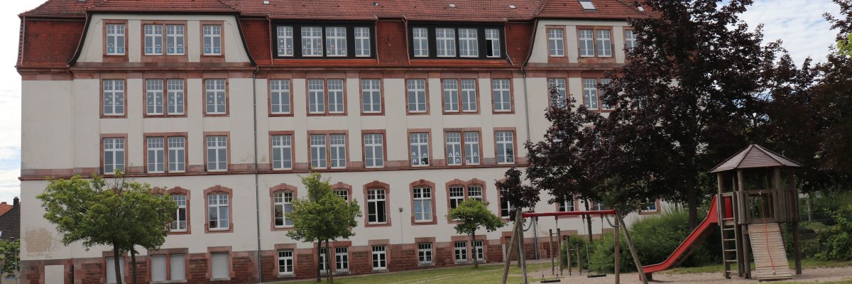 Grundschule Wittelsbach - Rückseite Grundschule Wittelsbach - Rückseite