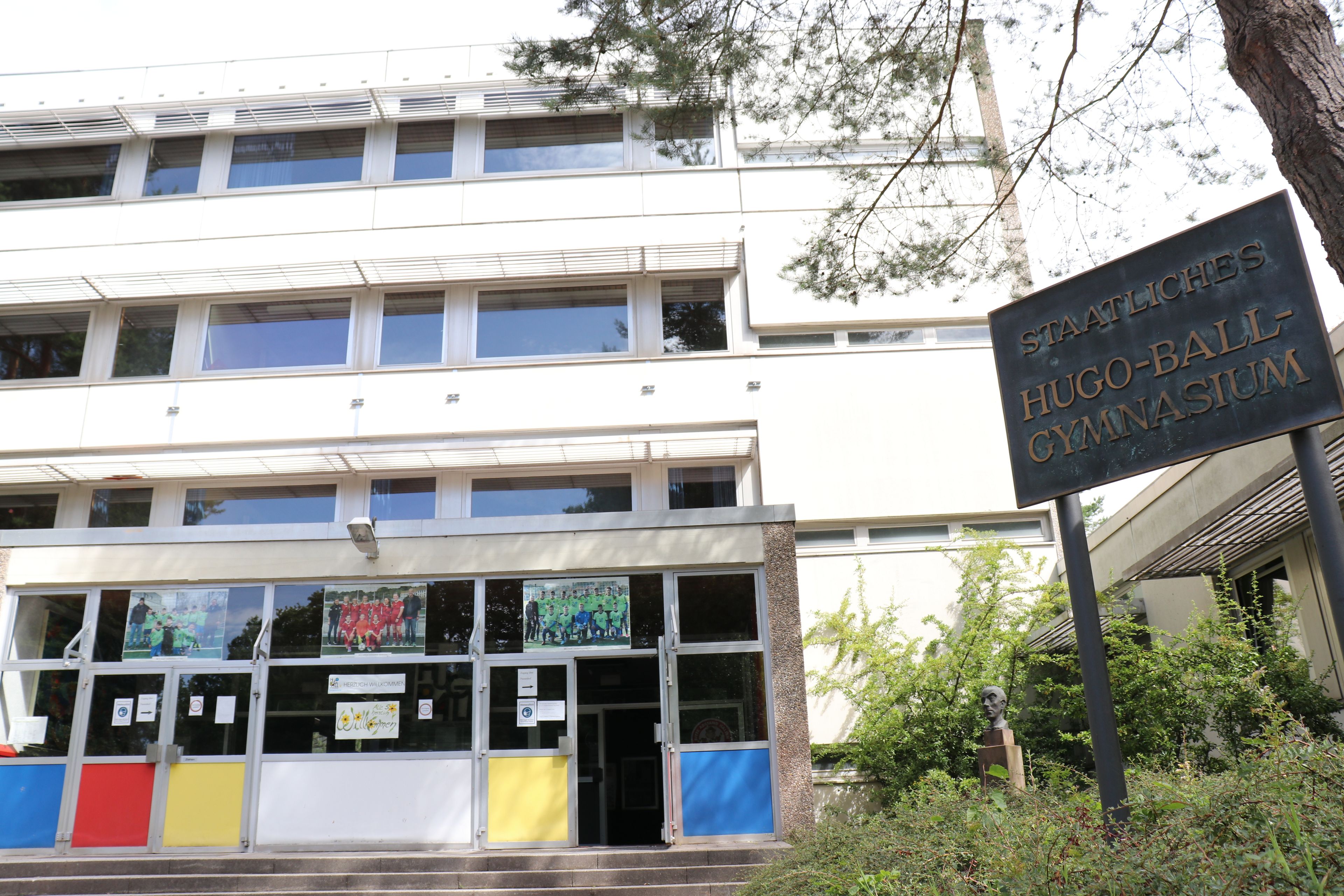 Hugo-Ball-Gymnasium Hugo-Ball-Gymnasium Außenansicht