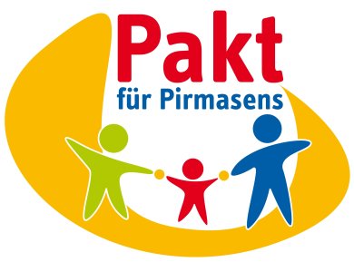 Logo - Pakt für Pirmasens Logo mit dem Schriftzug „Pakt für Pirmasens“. Das Wort „Pakt“ ist in großen roten Buchstaben dargestellt, darunter steht „für Pirmasens“ in blauer Schrift. Unter dem Text sind drei stilisierte Figuren zu sehen: links eine große grüne Figur, rechts eine große blaue Figur und in der Mitte eine kleinere rote Figur. Die Figuren halten sich an den Händen. Im Hintergrund befindet sich eine große, geschwungene gelbe Form.