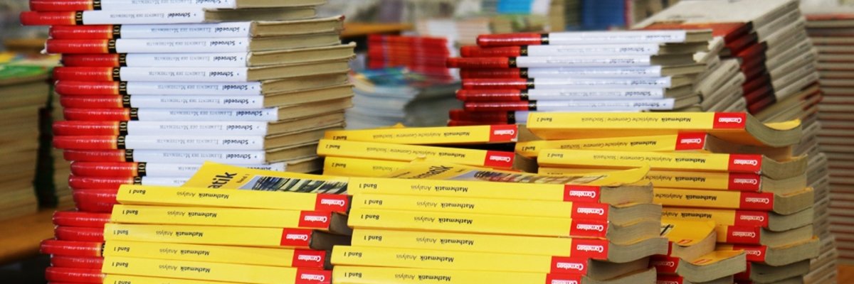 Schulbuchausleihe 2019 - Bücher Schulbuchausleihe 2019 Bücherstapel