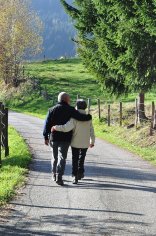 Spaziergang Ehepaar geht spazieren