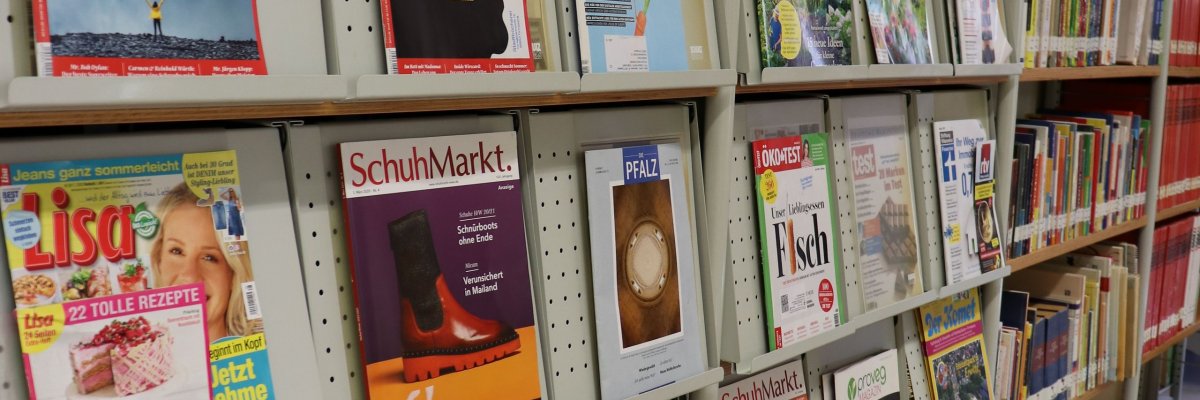Zeitschriften Zeitschriftenregal der Stadtbücherei Pirmasens