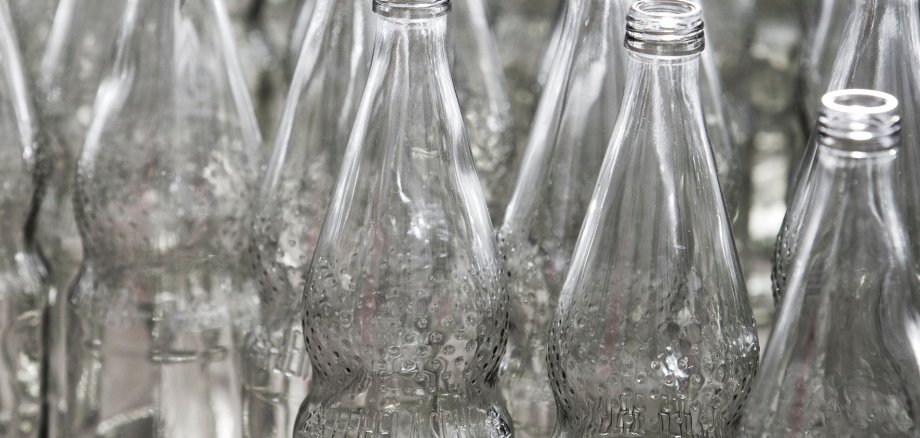 Mehrwegflaschen mehrere Mehrwegflaschen aus Glas