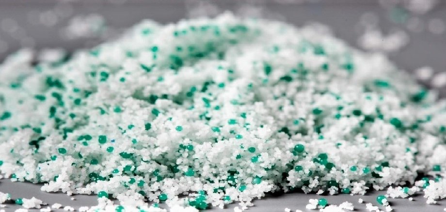 Mikroplastik Mikroplastik in weiß und grün